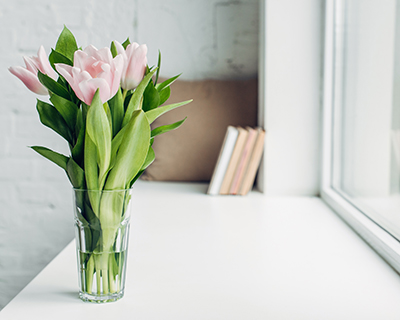 Sending flowers for a volunteer appreciation idea can brighten up homes and office spaces. 