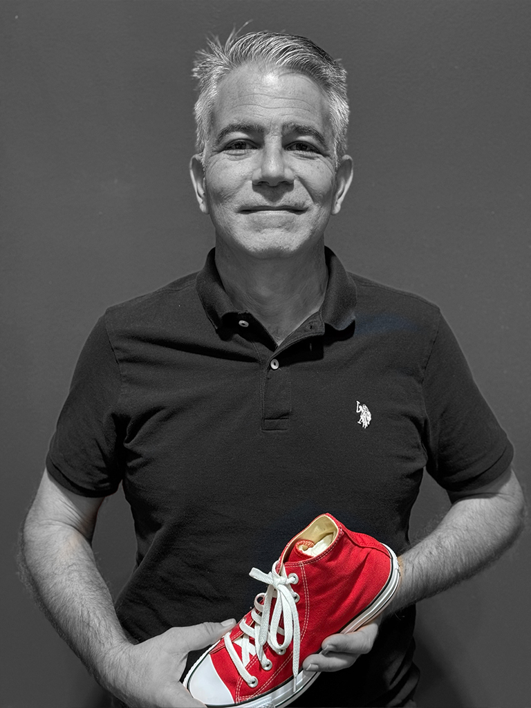 Rodrigo Makarios, Operations Specialist/Shipping